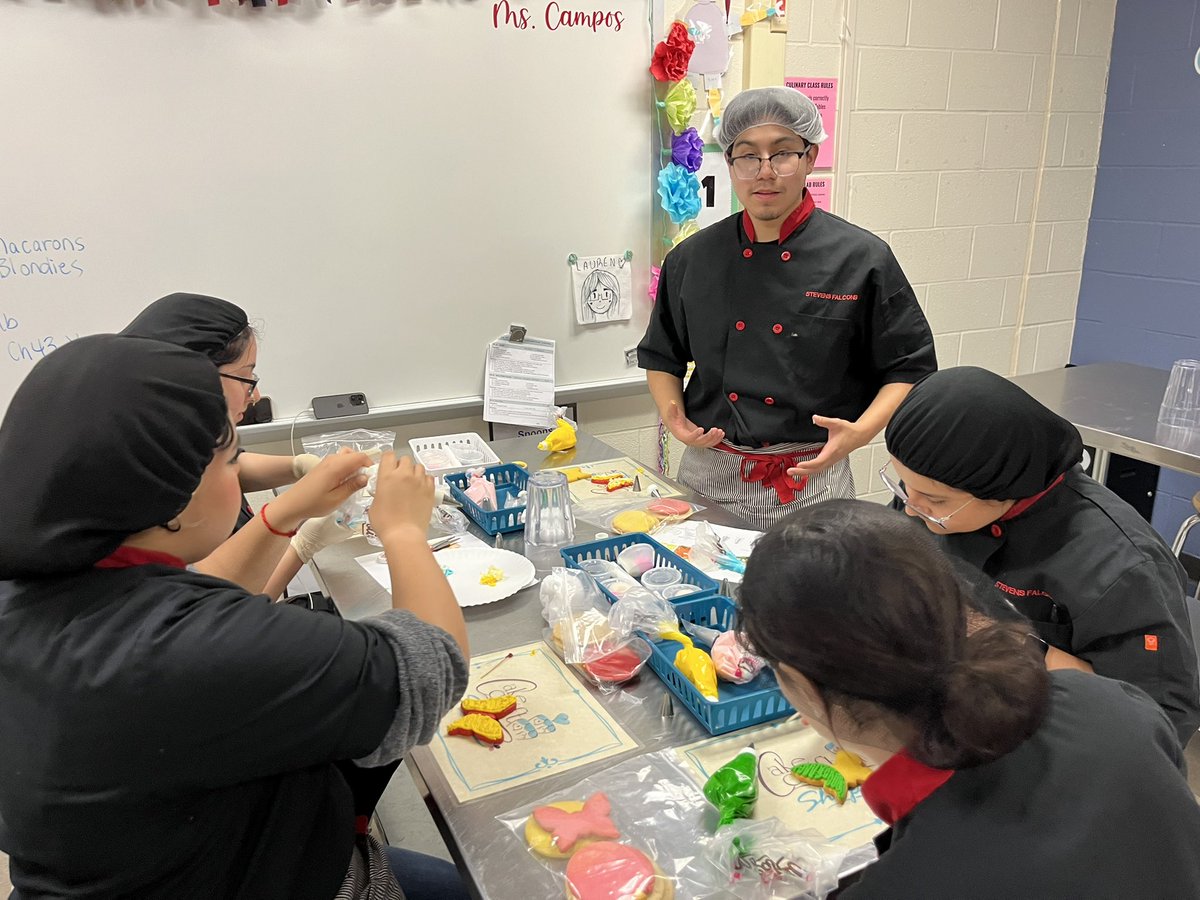 Stevens Culinary Arts (@benitacampos14) on Twitter photo Students practicing their piping skills!! <a href="/MrDeLaO14/">Mr. De La O</a> <a href="/Ms_GonzalezFCS/">Miss Gonzalez FCS</a> <a href="/RPerezCTE/">Ruth Perez </a> <a href="/drjessdougherty/">Jessica Dougherty</a> @MsLMolina
I know a lot of students but we always make it happen! ๐ notice not 1 cell phone out!! Students practicing their piping skills!! <a href="/MrDeLaO14/">Mr. De La O</a> <a href="/Ms_GonzalezFCS/">Miss Gonzalez FCS</a> <a href="/RPerezCTE/">Ruth Perez </a> <a href="/drjessdougherty/">Jessica Dougherty</a> @MsLMolina
I know a lot of students but we always make it happen! ๐ notice not 1 cell phone out!!