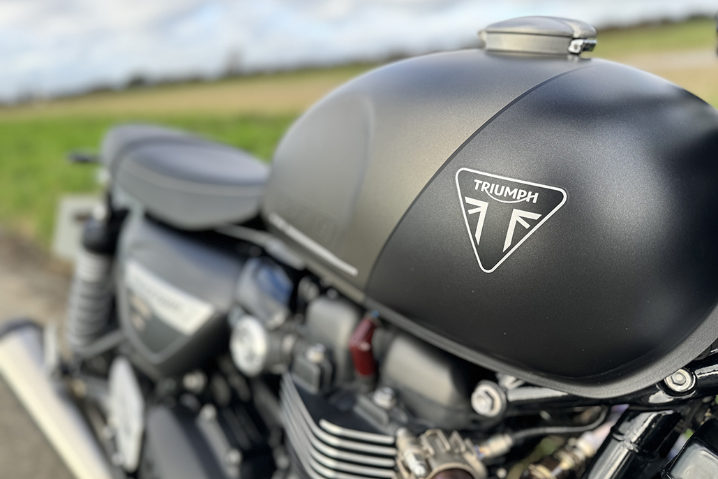 Revving Up the Road: The Triumph Speed Twin 1200 

Revving Up the Road: The Triumph Speed T...

Read more here: modernclassicbikes.co.uk/revving-up-the… 

#IndustryNews #Manufacturers #Triumph