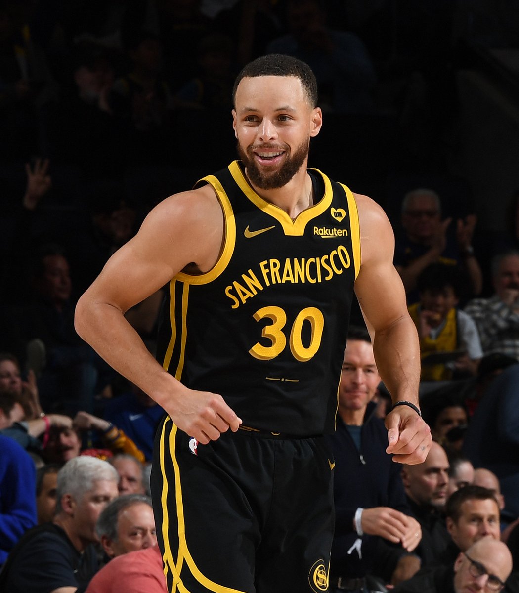 BleacherReport's tweet image. STEPH CURRY NAMED 2023-24 NBA CLUTCH PLAYER OF THE YEAR 🔥