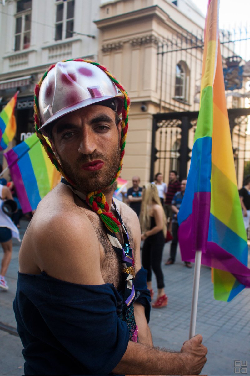 18 Mayıs tarihinde Diyarbakır’da yapmayı planlanan müzik festivaline izin vermeyen @DEMGenelMerkezi Belediye LGBT ci başkanı gerekçesi ; Festival halkların ahlakını bozmaktadır ..
Ahlakı bozulmamış bir DEM partili