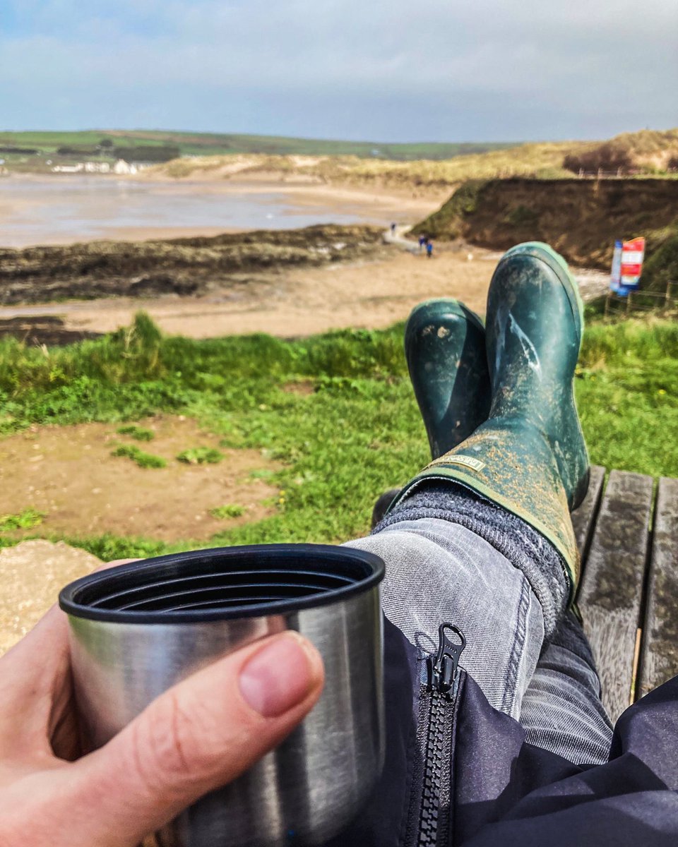 You drink your coffee
And I sip my tea
And we're sitting here
Playing so cool
Thinking, what will be will be. 

Just love the Sax in this 🎶 
#hazeloconnor 

#croydecoffee #coffeeseller #croydetea #croydeteas #teaseller #teatime #teabythesea #tealover