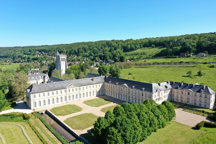 Il s’agit dans les 3 cas de sites classés! La Vallée du Bec, écrin de l’abbaye du Bec-Hellouin, vient d’être classée par décret. Forêts, prairies de fond de vallée et bâti traditionnel bénéficient ainsi du plus haut degré de protection qui existe. 👏 aux acteurs de ce projet!