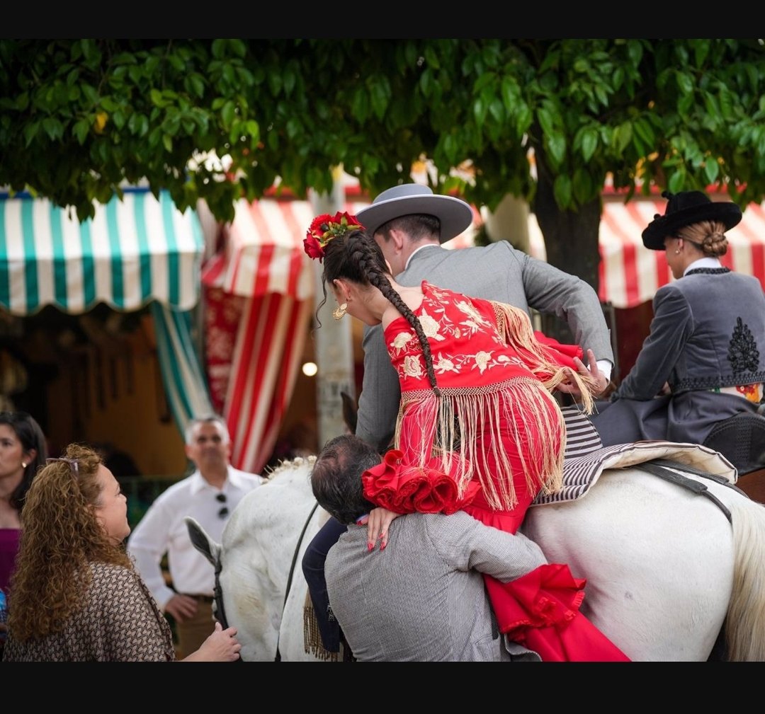 🔊El @Ayto_Sevilla comunica los resultados de la consulta sobre el formato de la #FeriadeAbril 🚨Gana el modelo de Lunes de Pescaíto a Domingo de Fuegos Artificiales por 4 mil votos de diferencia