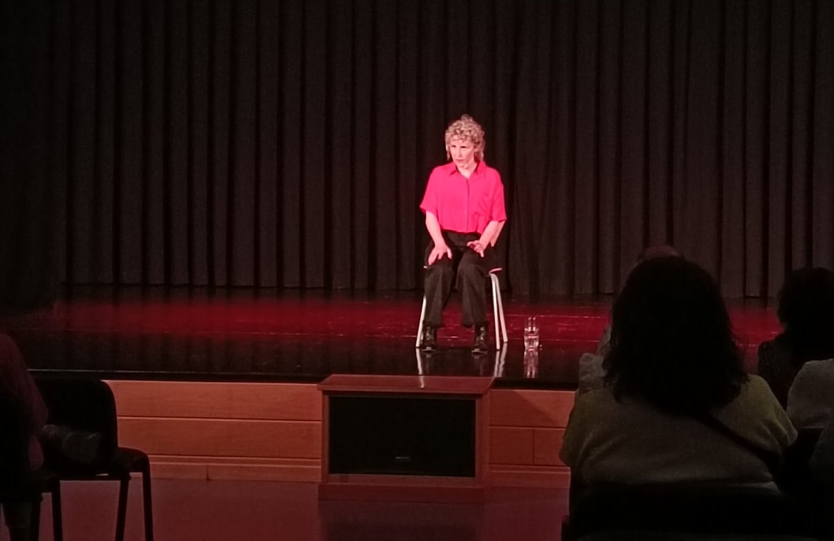 Ya está Irene Reina contando algunas historias tal como le contaba su abuela👇