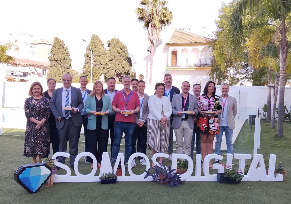 🚀@PuntosVuela Andalucía logra 2 de los 4 premios nacionales @SomosDigital_: 🏅Mejor iniciativa de #CiudadanÍADigital Amador Parrado (Montemayor) 🏅Mejor Dinamizador del año Dionisio Cuenca (Dos Torres) ¡Enhorabuena!