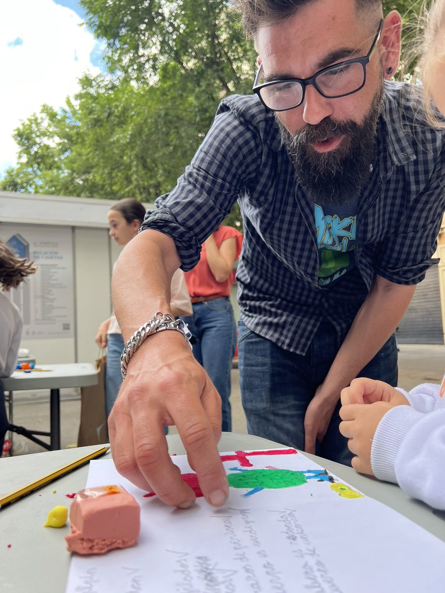 El jueves en la #FDLCórdoba24 ha dado para mucho. Talleres infantiles, presentaciones, firmas…
Una vez más, ¡gracias! ✨