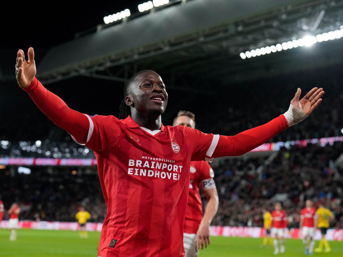 Johan Bakayoko 🇧🇪 sur ses 5 derniers matchs avec le PSV ; 📝 1.63 xG ⚽️ 5 buts 🎯 1 passe décisive 🤝🏻 10 occasions crées 👏🏻 37 touches dans la surface adverse ⚡️ 73% de dribbles réussis (17/23) 💥 4 fautes subies Il est dans une forme étincelante ! 😍