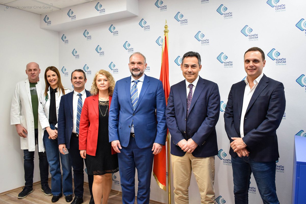 Predtransplantaciona priprema i posttransplantaciono vođenje naših pacijenta perfektno

Ekspertski tim hirurga za transplantaciju jetre prof. dr Remzi Emiroğlu, prof. dr Tonguc Utku Yilmaz i prof. dr Vildana Ertekin, boravili su u jednodnevnoj radnoj posjeti IBD KCCG.