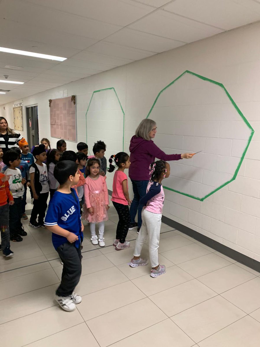 TribuneDrive's tweet image. There is a creative, inquisitive buzz in the Kindergarten hallway since @brainonstrings came back!  @TribuneDrive