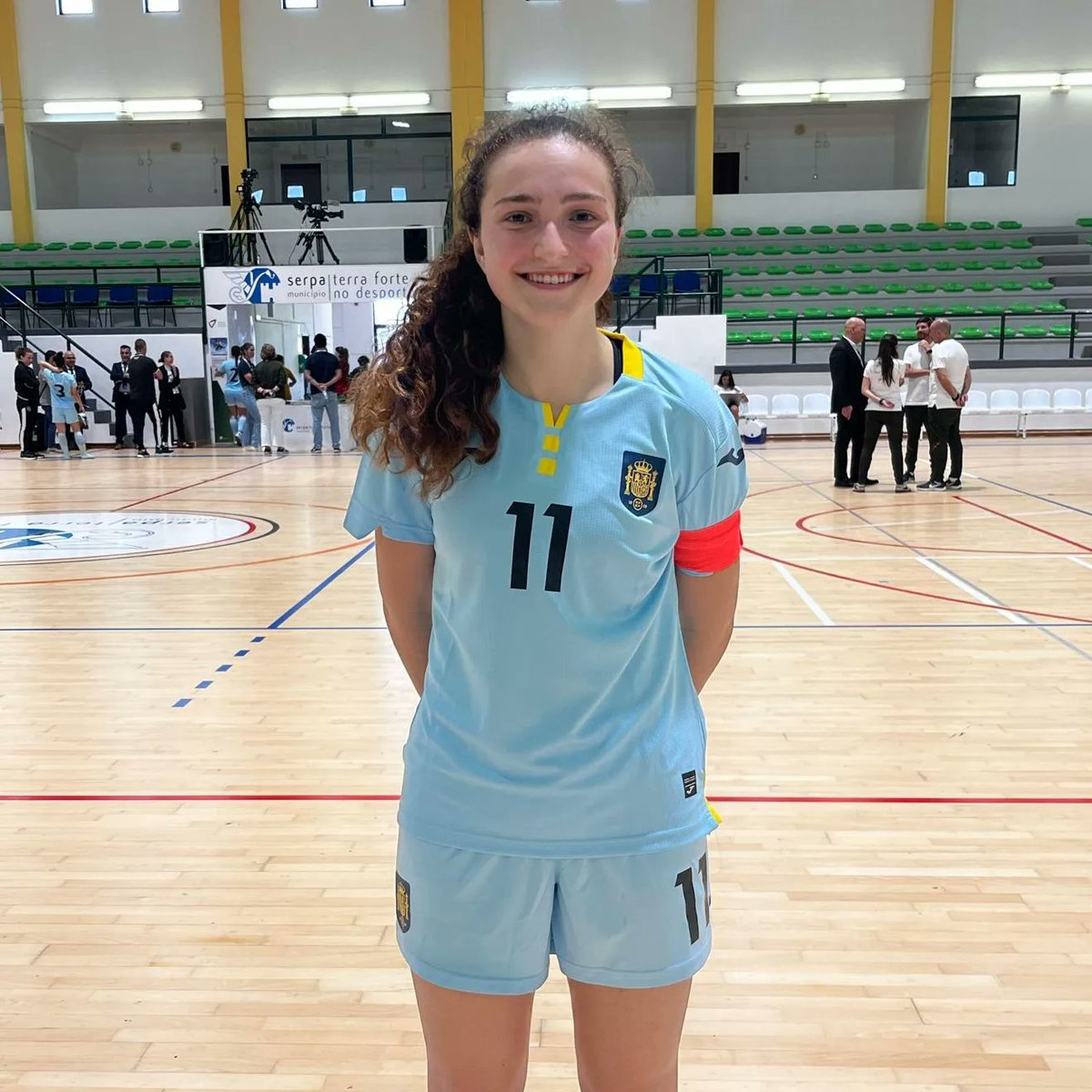 FUTSAL | ⚽ L'Aina ha tornat avui de la concentració amb la Selecció Espanyola sub-19 femenina @SEFutbolFem. 🇵🇹 Espanya ha disputat dos amistosos vs. Portugal, caient en el primer partit per 4-1 i imposant-se en el segon per 0-2. 👏🏼 Enhorabona Aina! 💚🦣 #OrgullMamut #futsal