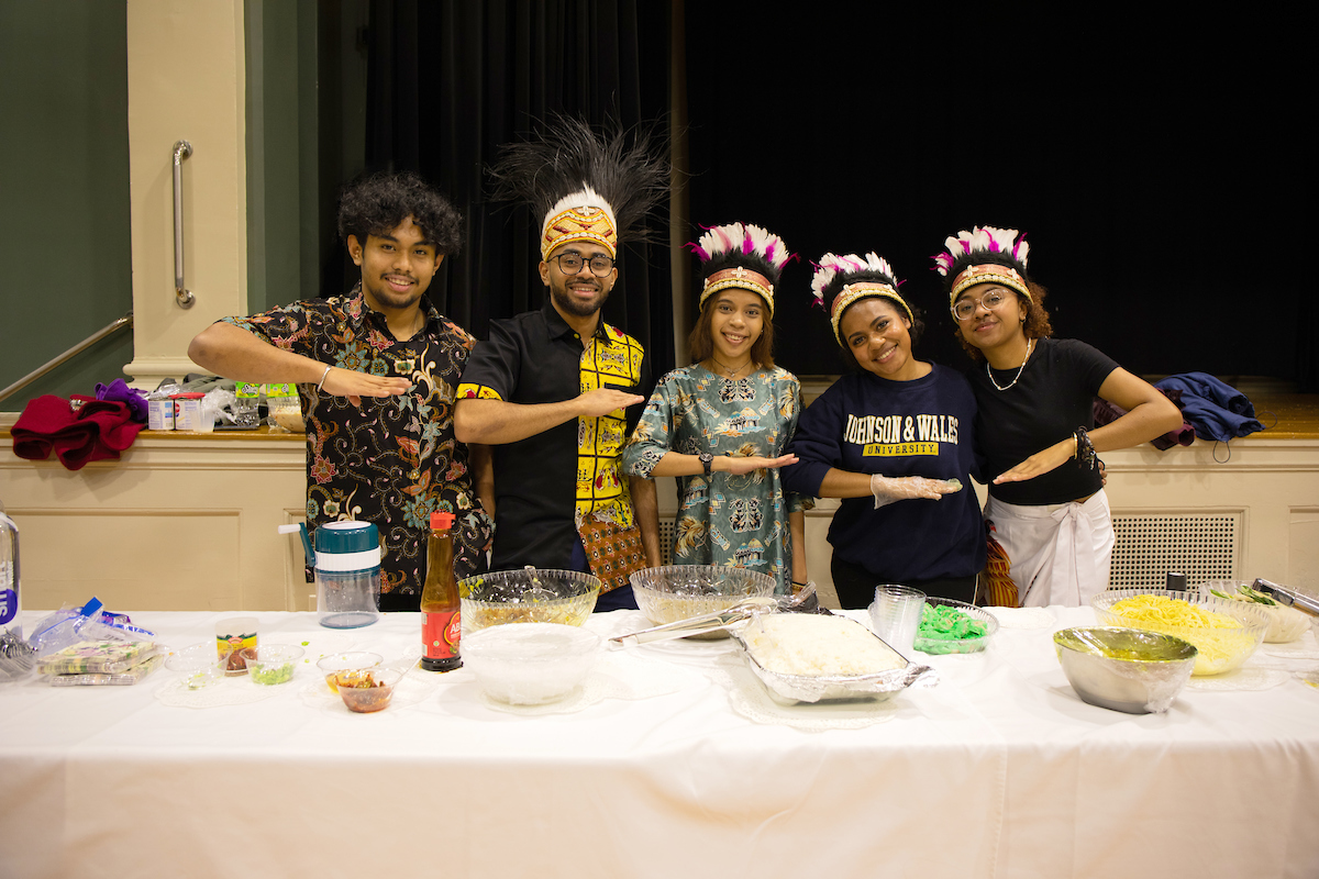 Step into a world of vibrant colors, tastes, and traditions! JWU's Cultural Bazaar, organized by the student club, Little India, and JWU Bridge, featured henna painting, fun activities, and dishes from Malaysia, Indonesia, and India. 🌍✨