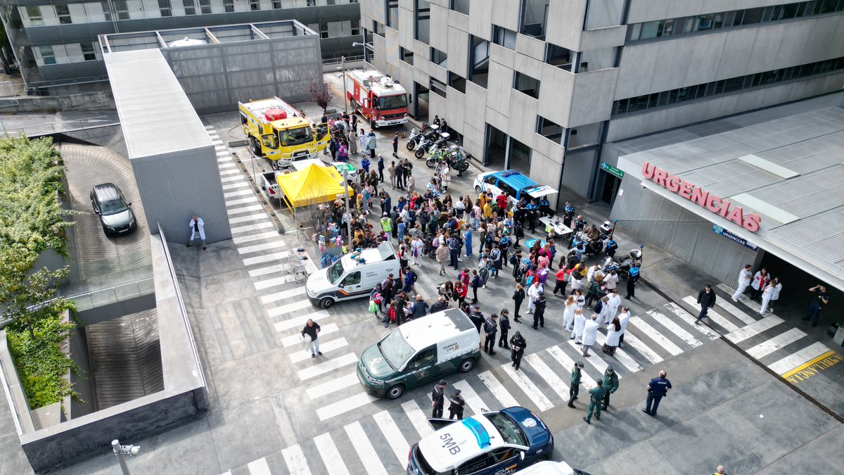 Asc_SONRISAS's tweet image. Gracias una vez más una mañana espectacular en el  #HospitalClínico @AyuntamientoVLL  
Gracias @PoliciaMV @policia @GC062VALLADOLID @EjercitoAire #Ala37#AgentesForestalesCyL #BomberosForestales  @EjercitoAire  #Ala37 #Bomberos @RAGCEasociados 
Os queremos ❤️
#1niño1sonrisa⤵️