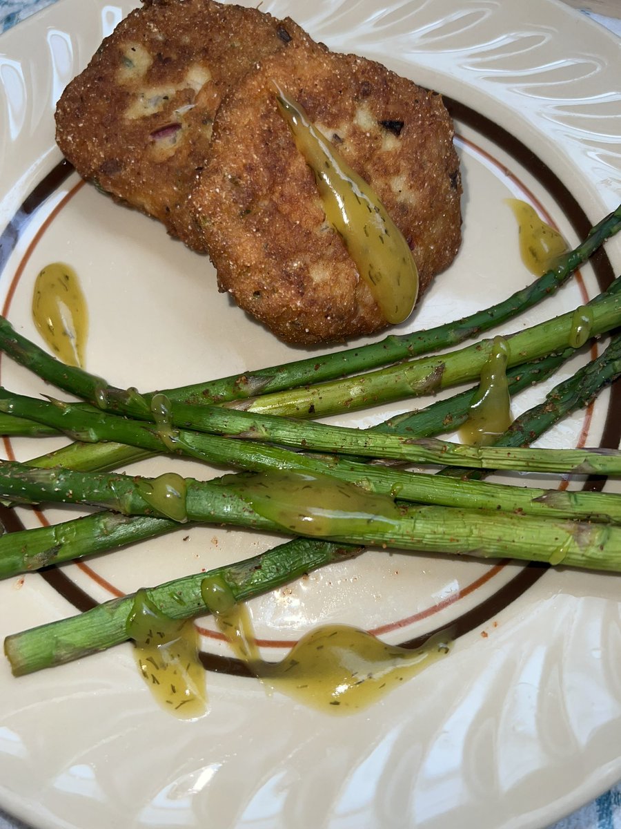 Tuna Patties have been so underrated!! These were simply amazing 🤩 😋 The lemon herb glaze was an explosion 💥 #shecooks #shereads #shewrites #sheinspires She’s dying empty 🥰  
She is ME‼️💃🏽🌟