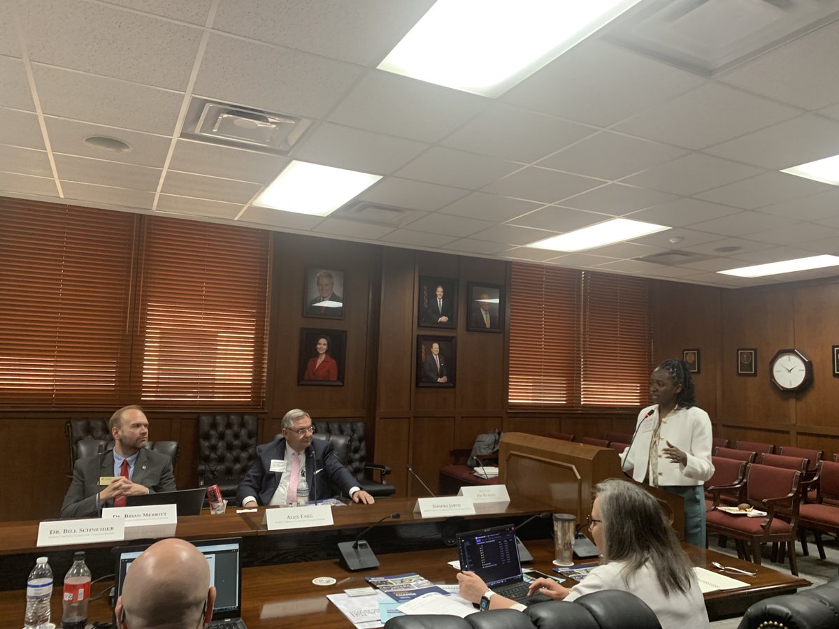 And that's a wrap! Dr. Courtney B. Francis and @jeffcox68 provide closing remarks to close out the final meeting of the North Carolina Community College System Transition Team! We look forward to all the amazing things to come for @NCCommColleges!