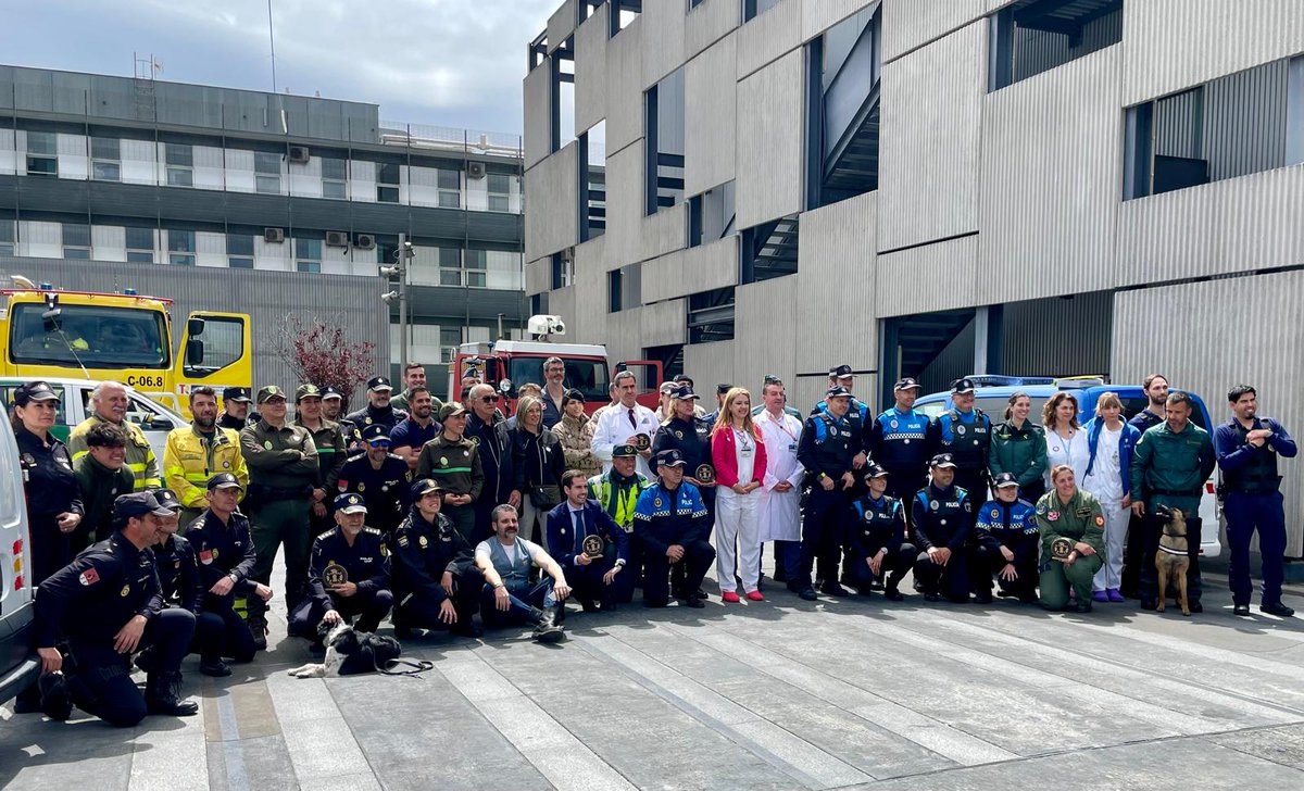 Asc_SONRISAS's tweet image. Gracias una vez más una mañana espectacular en el  #HospitalClínico #Valladolid
@AyuntamientoVLL
Gracias @EjercitoAire #Ala37 por darlo todo un lujazo conocer grandes profesionales. 
Os queremos ❤️🛩️✈️🪂🚁
#1niño1sonrisa⤵️