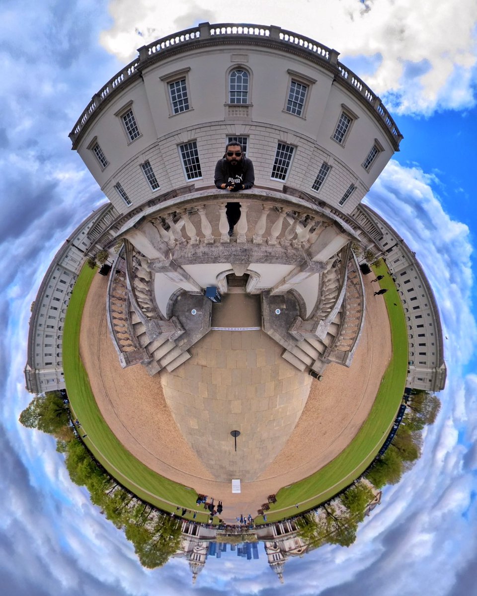 Queen's House 🌎 Greenwich Park, London. 
.
.
.
#QueensHouse #HistoricMansionAndGallery #MiniPlanet #TinyPlanet #360Photography #MiniPlanetPhotography #Insta360 #Insta360X3 #TinyPlanetPhotography #Greenwich #GreenwichPark #London #LondonPhotography #ErickMotta