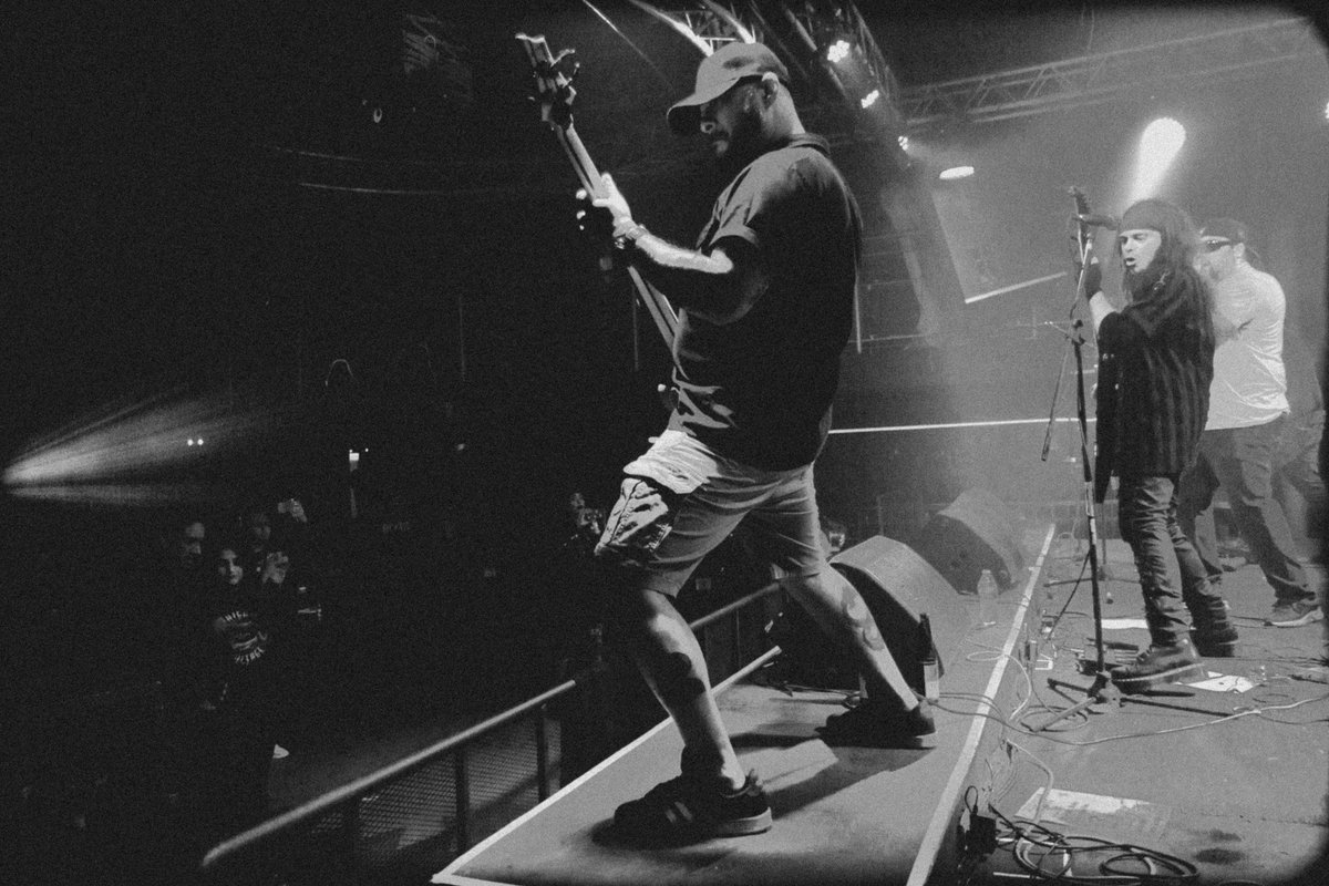 dmansjoke's tweet photo. New set of pics taken from this last show 4/20 at the @blackboxtijuana 
📷  Víctor Daniel Tavares 

#tijuana #tijuanadowntown #blackboxtijuana #live #livemusic 
#grungemetal https://t.co/yeJoxSzGof