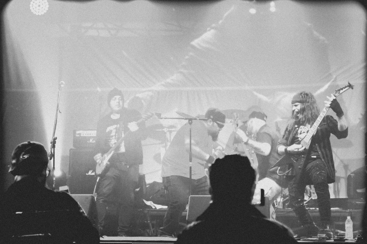 dmansjoke's tweet photo. New set of pics taken from this last show 4/20 at the @blackboxtijuana 
📷  Víctor Daniel Tavares 

#tijuana #tijuanadowntown #blackboxtijuana #live #livemusic 
#grungemetal https://t.co/yeJoxSzGof