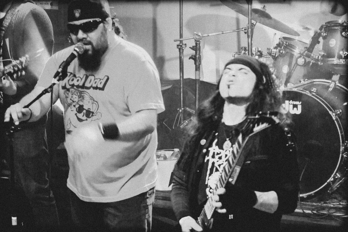 dmansjoke's tweet photo. New set of pics taken from this last show 4/20 at the @blackboxtijuana 
📷  Víctor Daniel Tavares 

#tijuana #tijuanadowntown #blackboxtijuana #live #livemusic 
#grungemetal https://t.co/yeJoxSzGof