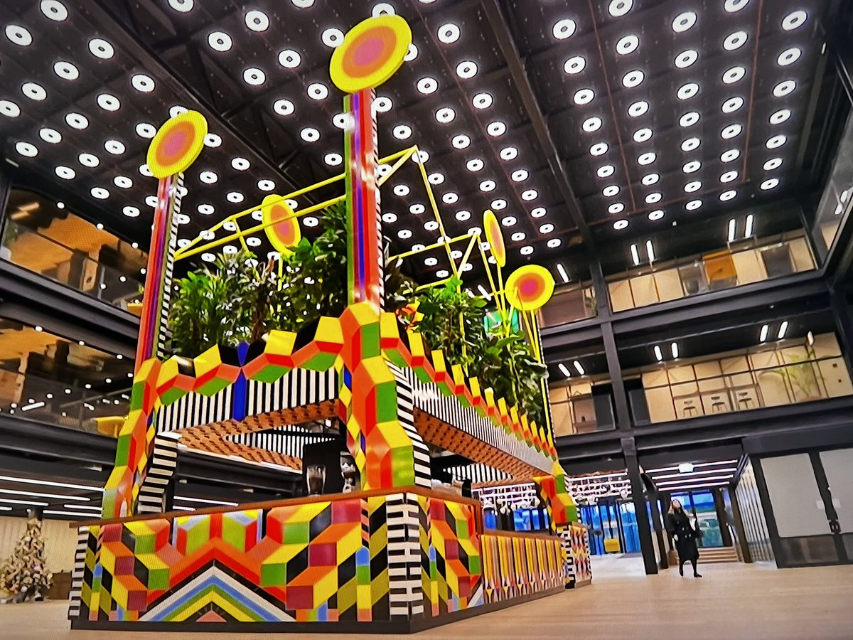 Lovely to see the joyful work of <a href="/MoragMyerscough/">morag myerscough</a> feature on <a href="/BBCTwo/">BBC Two</a> #yourhomemadeperfect this evening. ✨🌈 
#colour #interiors #design