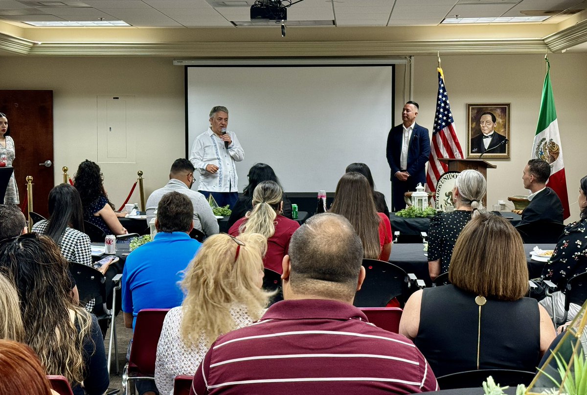 ConsulMexOrl's tweet photo. Se lleva a cabo la firma del MOU entre el Cónsul @ConsulmexOrl  @Juansabinesg y @TJLares #UnitedAbolitionists para fortalecer al Departamento de Protección Consular en el apoyo a las víctimas de tráfico humano a grupos más vulnerables, en su mayoría niñas y mujeres. https://t.co/pskGrPvPwd