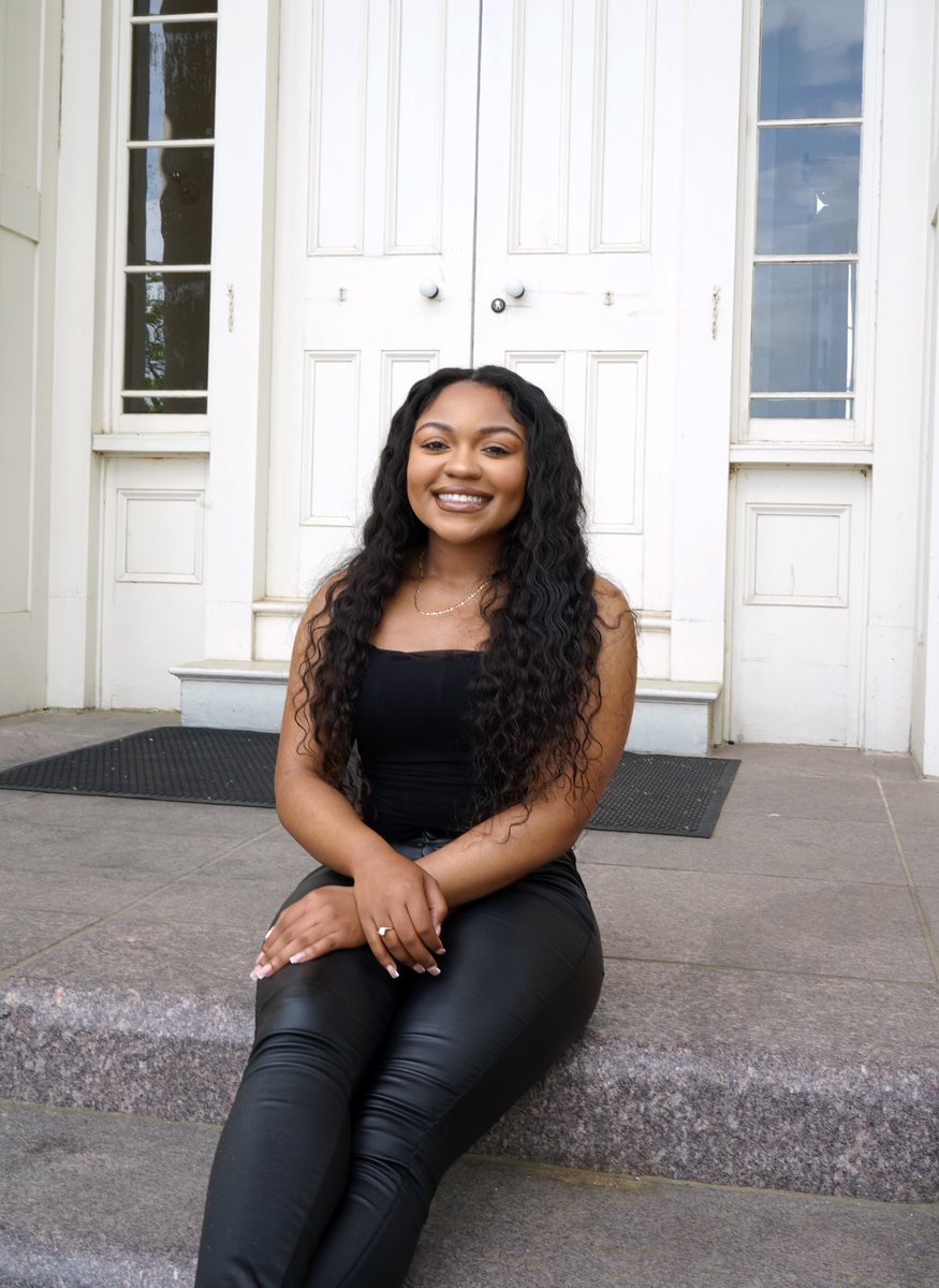 Introducing Miss Black and Gold Contestant Number 3️⃣

Jessica Candler

Major : Business Management 

Hometown : Dallas Tx