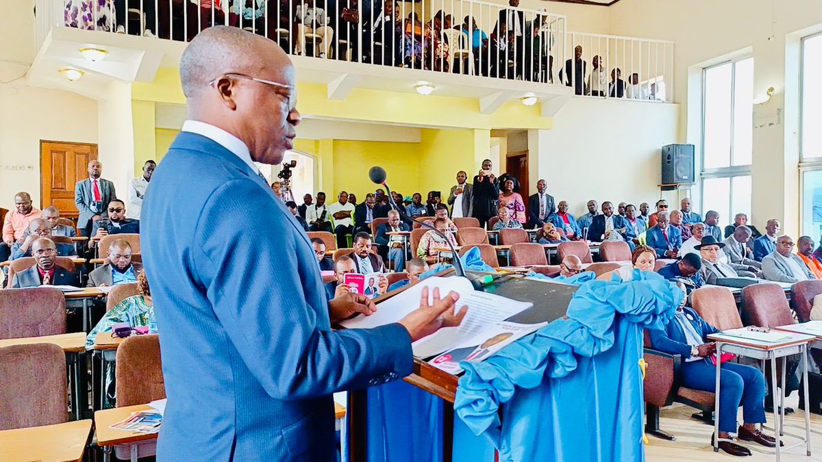 Kagale80Mugisho's tweet photo. Charisme et attitude positive, l'homme à la vision du Mwalimu, Eustache Muhanzi Mubembe foule ses pieds à l'Assemblée Provinciale du Sud-Kivu pour faire parvenir son projet de plaidoyer pour sa Province aux députés provinciaux. #SENATORIAL https://t.co/Ecpa4uG9oU