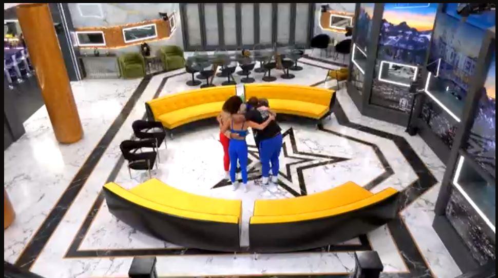 JUBBCA's tweet photo. (DD Apr 24) 2:38:30 "April 24, 4:09PM" Big Brother House doors close after Tola's eviction. Group hug. "Final Five!" Anthony: "That was tough." #BBCAN12 https://t.co/1OgHhvANLI