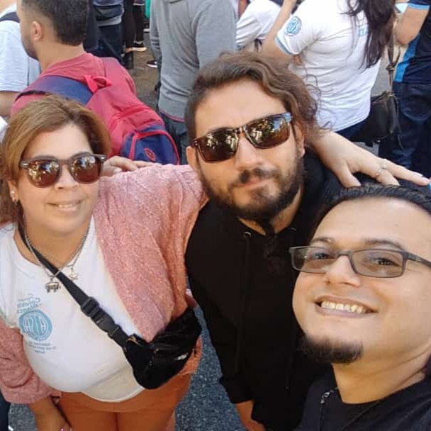 Marchamos junto a la comunidad educativa y gran parte de la sociedad argentina para defender la educación pública, gratuita y de calidad. 

En contra del brutal ajuste presupuestario de Milei a las universidades nacionales.

#MarchaFederalUniversitaria #EducacionPublica