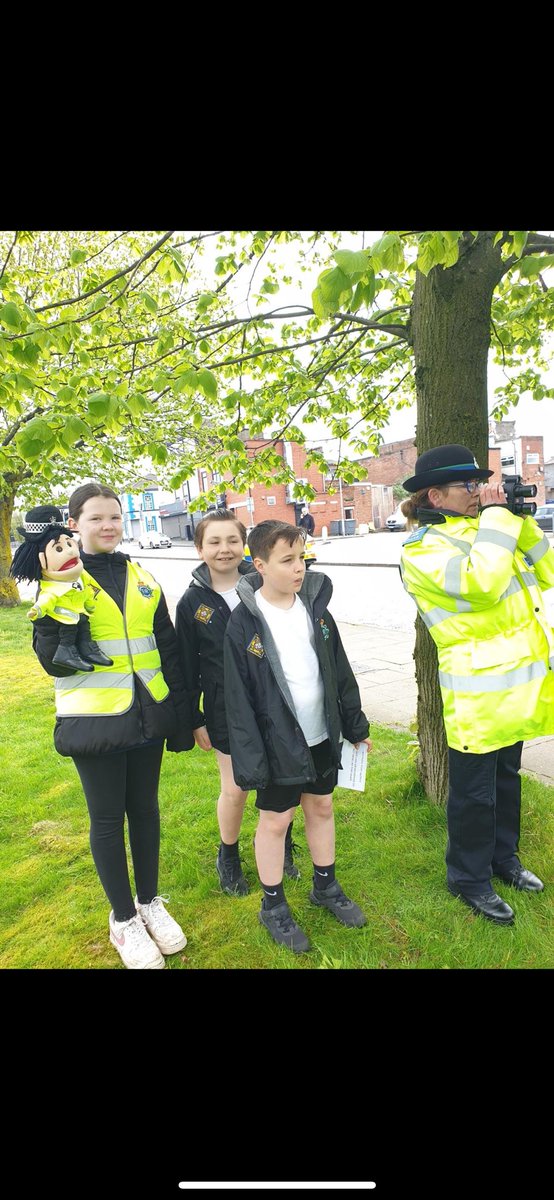 This morning I joined our Mini Police for Operation Piano, our 'fatal 4' road traffic enforcement campaign in St Helens. The mini police spoke & educated several drivers about speeding & driving carefully on our roads. Plenty of positive reactions & feedback 👮‍♂️👏🚔@MerPolCEU