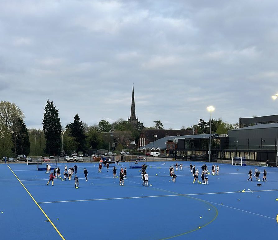 First session of Summer Academy 24 is underway for the U16s & U18s, led by guest coach and M1s player Jake Read! Tonight’s focus is goal scoring 🏑