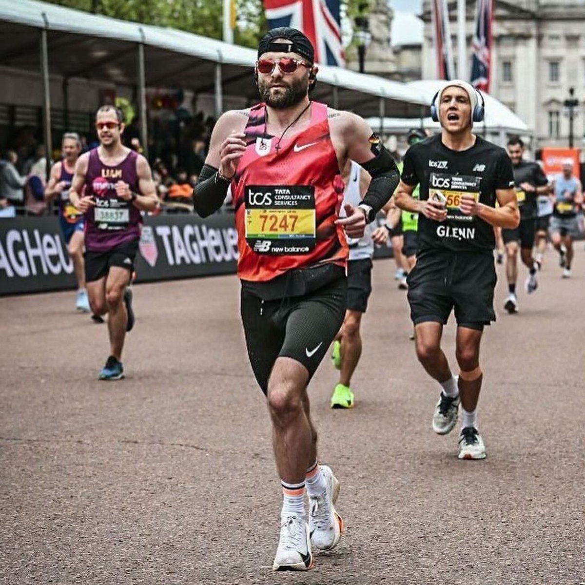 ev_runs's tweet photo. Imagine running a marathon in 3.03
Now imagine running it with Bells Palsy.
Now imagine running it with Cystic Fibrosis.
That’s what Rob Martin did at the weekend at the @LondonMarathon.
We all want PBs but when it hits the fan & you still have this performance. 🔥 #BeatCF https://t.co/jYXcARPD9Q
