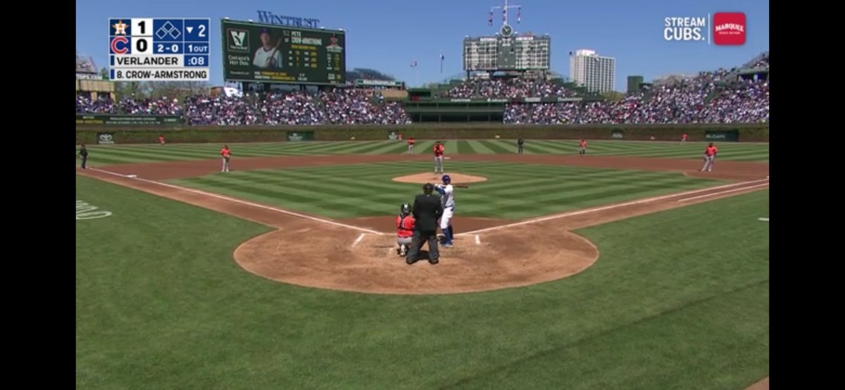 Old NL Central Rivals Cubs/Astros #daygame from #wrigley bring this back every year, shouldn’t have to wait a decade!