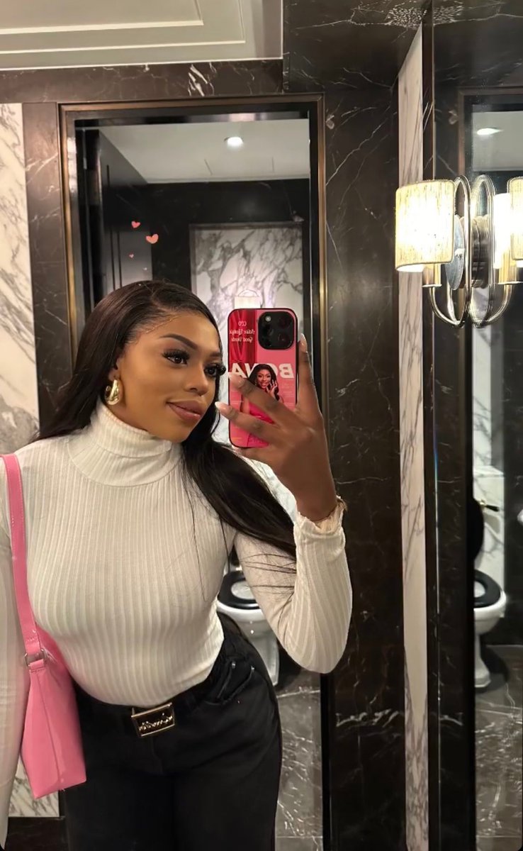 IamSibuh's tweet photo. My fave is living her BEST life in London 😌❤️🇬🇧

WE LOVE YOU KHOSI TWALA 
INTERNATIONAL KHOSI TWALA
#KhosiTwala
#Khosireigns https://t.co/8uElYaQUfA