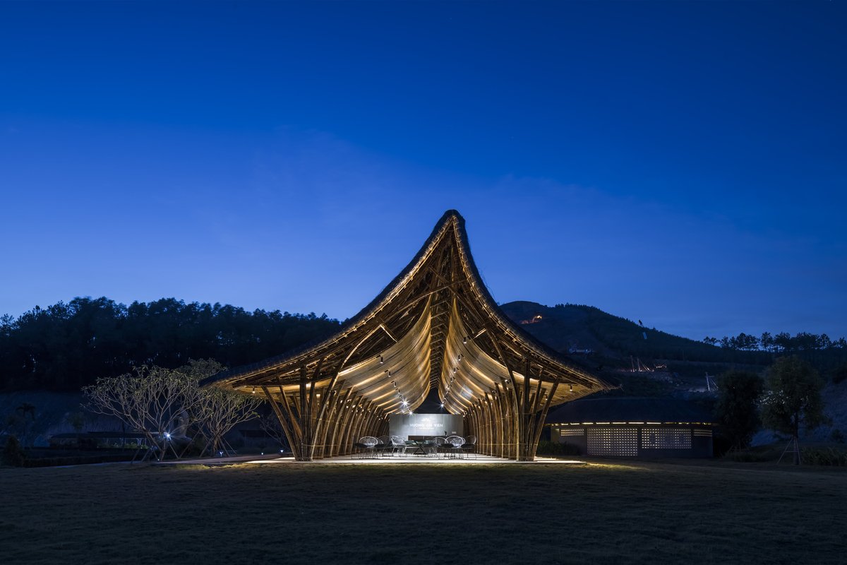 w_emerg's tweet photo. Project name: Huong An Vien Visiting Center
Architects:   VTN Architects   | Year: 2020   | Photographs: Hiroyuki Oki
Localisation: Vietnam
#HuongAnVien #VTNArchitects #VietnamArchitecture #BambooDesign #SustainableConstruction #NaturalIntegration #TranquilSpace #LocalMaterials https://t.co/UK6v3HewuO