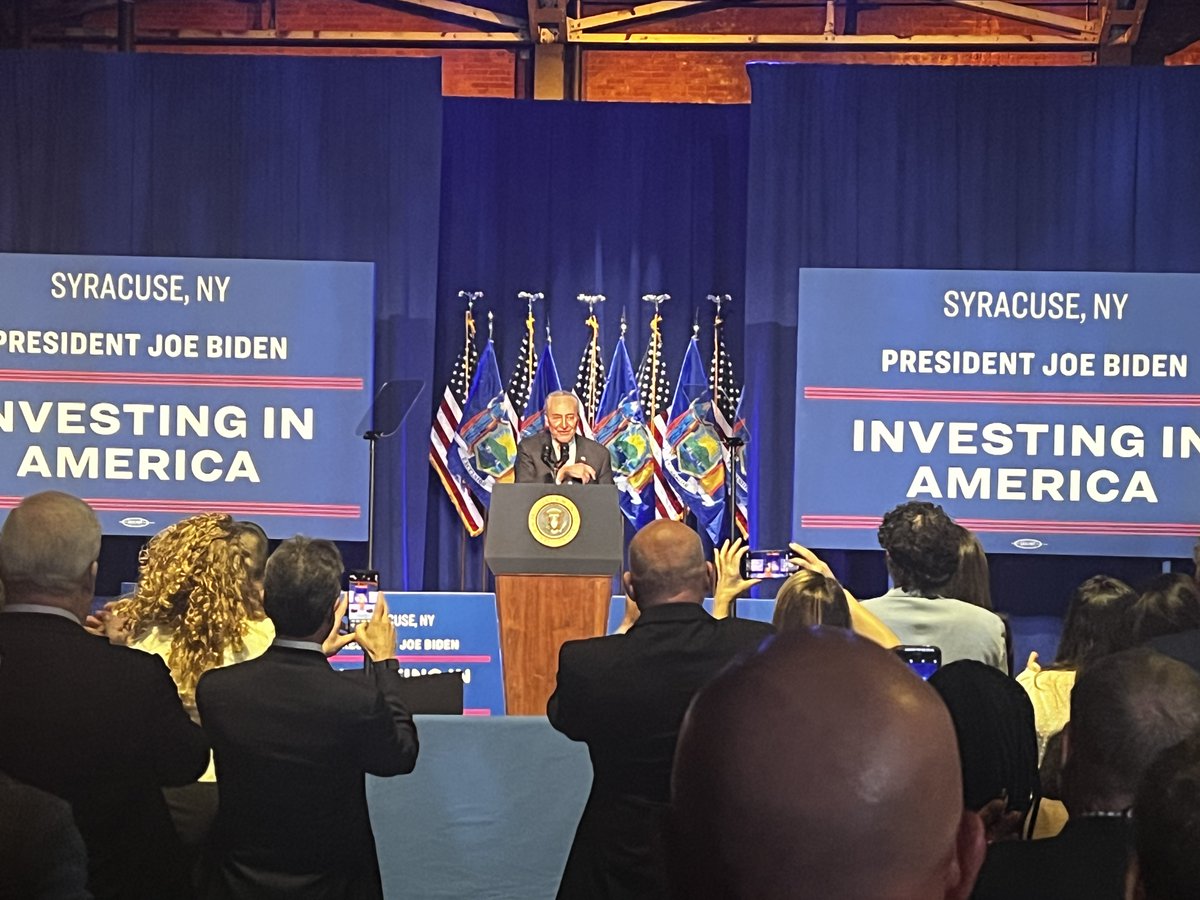 With today's investment into @MicronTech, President Biden is seeding the ground for 50K good paying union jobs in NY and thousands of good jobs for students in the future - one of the largest federal investments in NY. @GovKathyHochul @SenSchumer More: whitehouse.gov/briefing-room/…