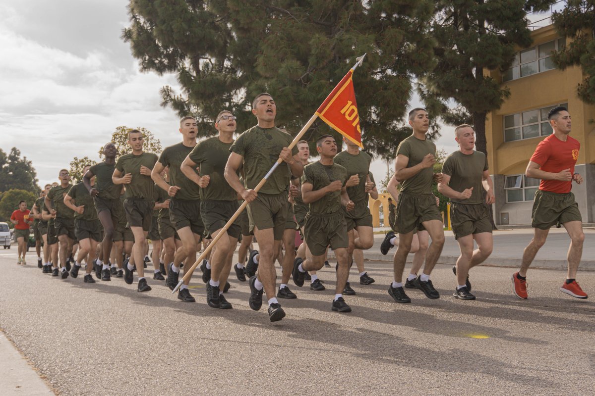 #Marines with Alpha Company, 1st Recruit Training Battalion, execute dynamic warm-ups before a motivational run at @MCRD_SD, April 18. The motivational run is the final training event new Marines complete before graduating. #USMC #SemperFi