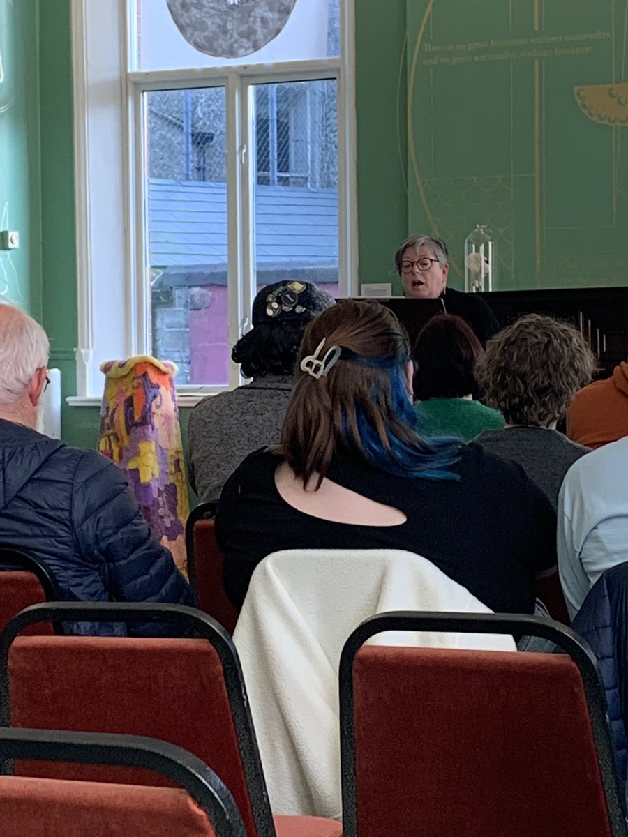 @PoetryDay_IRL @Yeatssocietyirl 
Vona Groarke, Yeats Society Poet in Residence, reads in the Yeats Building 
#PoetryDayIreland