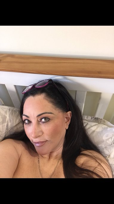 Good evening guys sorry I&rsquo;ve not been around today but I&rsquo;ve been filming with the gorgeous Michelle throne