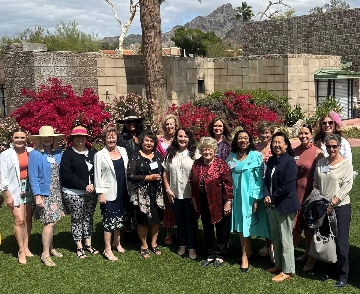 Vice Mayor Lupe Bandin represented Tolleson at the APS Elected Ladies Tea! Great networking with valley leaders from #Gilbert to #Avondale to #Surprise. A big congrats to Christine Ellis of #Chandler, the new Vice Chair of the MAG Regional Domestic Violence Council!