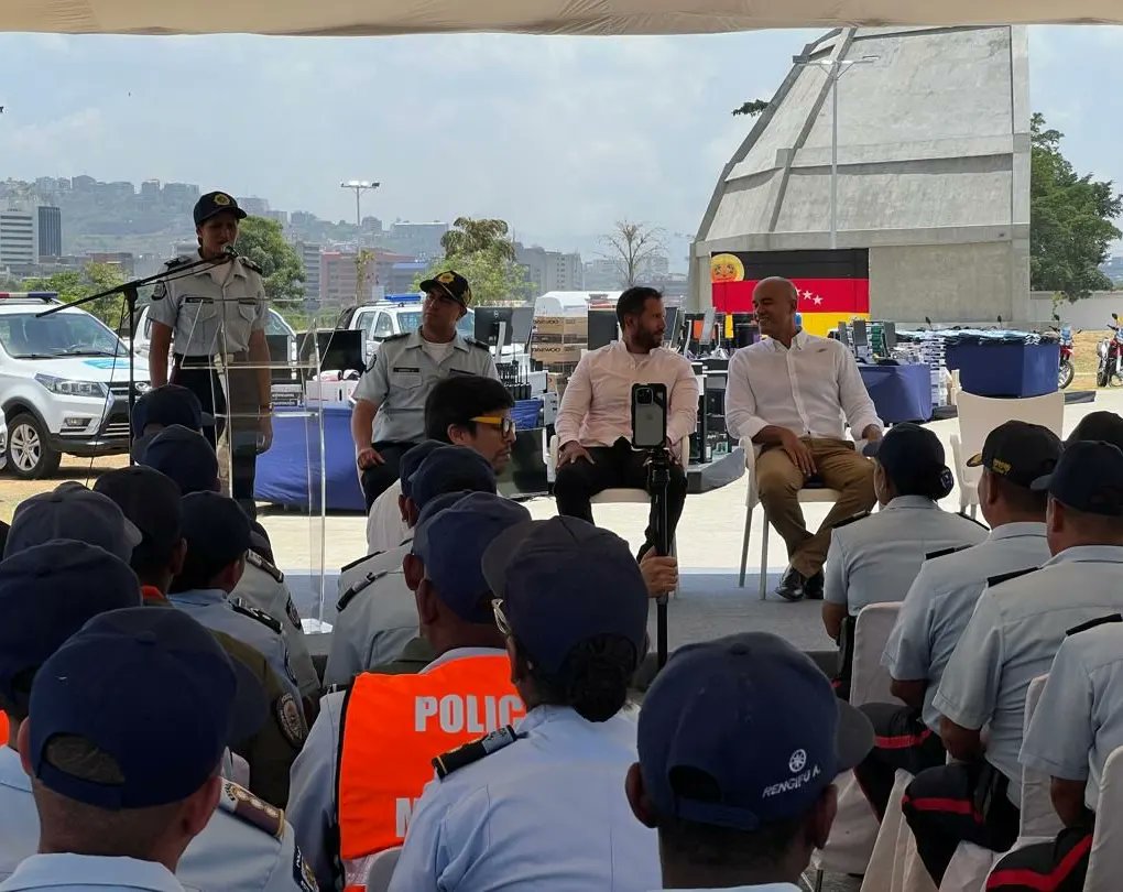 3/3/ Finalmente, la base de la #DSIP del eje Guarenas-Guatire recibió un reconocimiento especial por su excelente labor durante el mes de marzo.

#MirandaSegura
#ElFuturoEsAhora
#ValorYJusticia