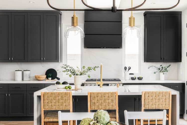 Black cabinets, yes or no?

#luxkitchen
#interiordecor  #interiordesign #kitchendesign
 #dreamkitchen
#DIY #paintedcabinets