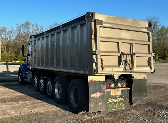 truckvin's tweet photo. Stay DUMPIN' my friends! Another ridiculously clean Freightliner Quint Axle purchased by yours truly, A.F.T.B! #truckvin #aftb #freightliner #dump https://t.co/RYXvQtBtfO