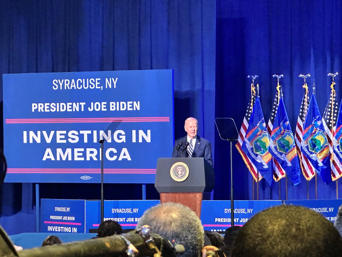 We are proud to congratulate @MicronTech, @SenSchumer and @GovKathyHochul for the CHIPS and Science Act announcement with @POTUS in #syracuse. @RITtigers stand ready to support Micron as we welcome them to #NY. #semiconductors #rit