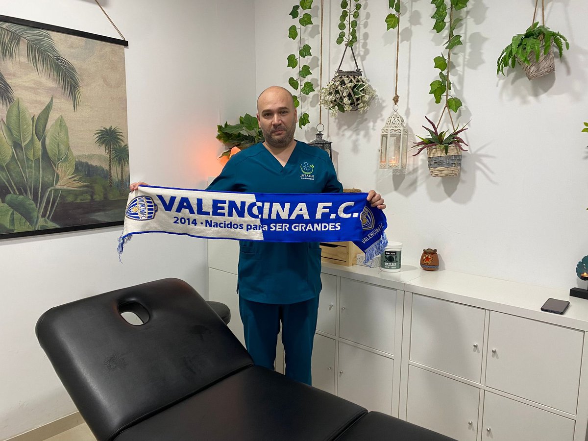 👨🏻‍⚕️¡NUESTROS FUTBOLISTAS, EN LAS MEJORES MANOS! 

🤝🏻 Es todo un placer para el Valencina Fútbol Club contar con un servicio de quiromasaje y fisioterapia para nuestros futbolistas de la mano de profesionales como “JOTAELE QUIROMASAJE”.