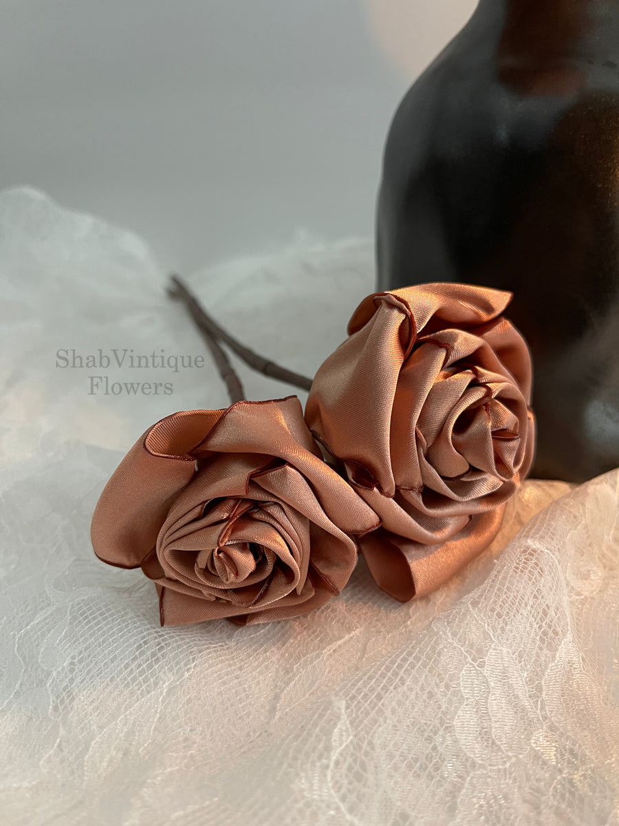 Rose Gold Flowers dlvr.it/T61G7z #weddingflowers #centerpieces #handmade #bridalshower #groomtobe #confetti #bridetobe2025 #partydecor