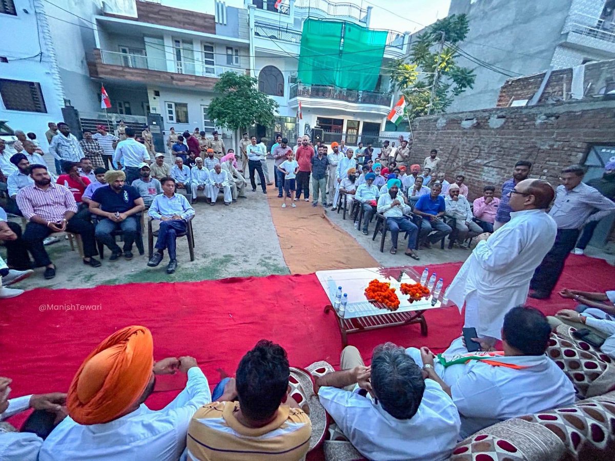 In conversation with the people of Village Hallomajra, Chandigarh, in a meeting organised by Sh. Kaptaan Singh in favour of Manish Tewari ji #LokSabhaElection2024