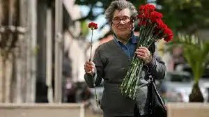 #OTD 50 years ago this woman, Celeste Caeiro, had a big bunch of carnations in her arms that she distributed among the soldiers who were giving the Portuguese freedom & normality after 50 years of fascist dictatorship. She is a symbol of what a people can do if it has the courage