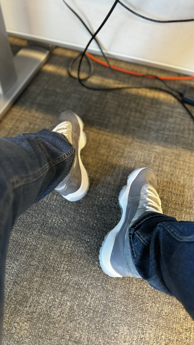 OhThatsTrell's tweet photo. What’s on your feet today? 👀
👟: 2021 Air Jordan 11 Retro - “Cool Grey”
#WhatsOnYourFeetToday #CoolGrey11s #Jordan11 #KicksAtWork #OfficeKicks #WDWYT #KOTD https://t.co/ZwBCrAFhKg