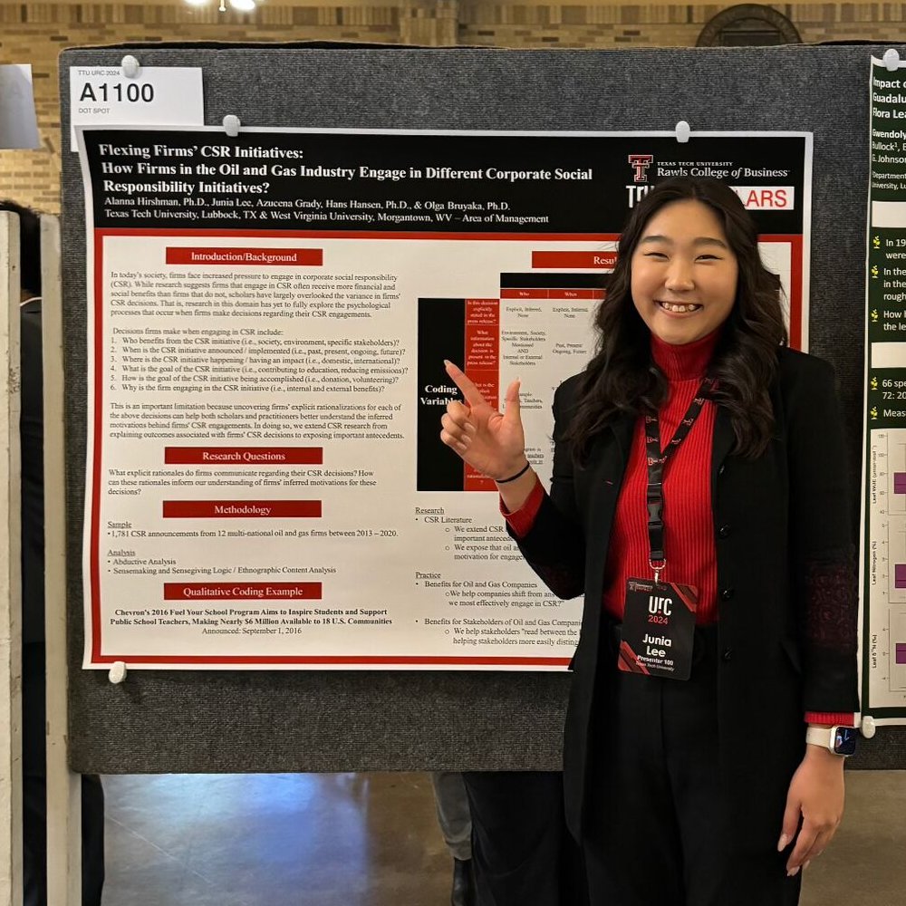 As part of the Rawls Undergraduate Research Program, #RawlsCollege management major Junia Lee secured 1st place in the Social Constructs category of the @LubbockEDA Impact award at the @TexasTech Undergraduate Research Conference. Congrats, Junia! 🔗 bit.ly/3IMoI2L